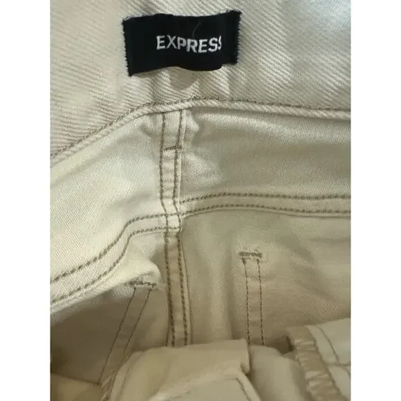 NWT Express Mid Rise Cream Raw Hem '70s Flare Jeans Size 2S 2 Short 28" x 29" - Picture 9 of 16